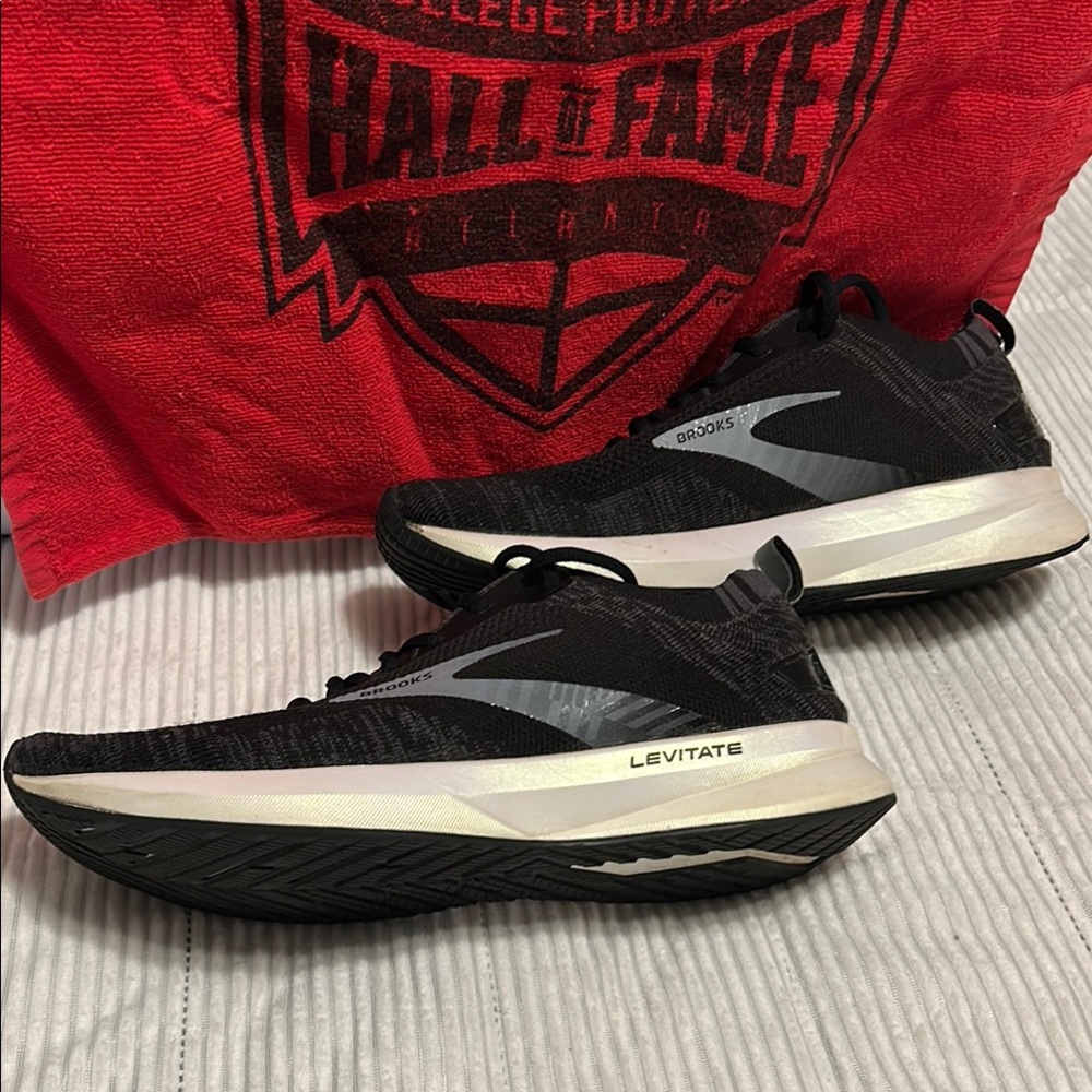 Brooks Men's Black Running Shoes